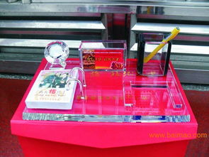 卓舰水晶工艺品厂 专业批发水晶礼品、内雕、办公用品与龙年主题精品